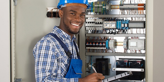 NR 10 Básico - Segurança em Instalações e Serviços em Eletricidade (Reciclagem) - Online